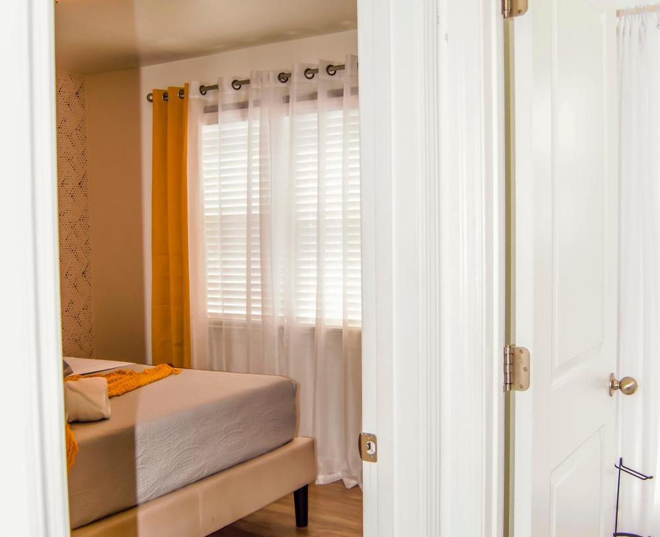Cozy Condo, Minutes From Broadwy, Sleeps 5 Apartment
