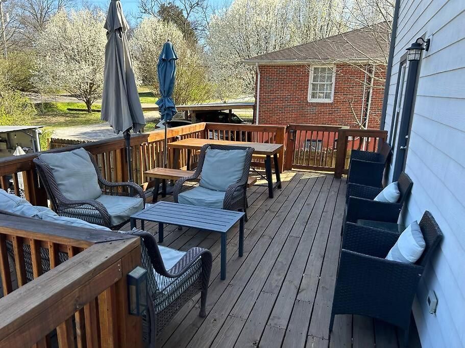 Holiday home East Retreat, Outdoor Oasis, Sleeps 12, Four Bedrooms *