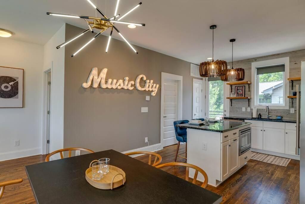 Walkable Hotspot Bars Nearby Broadway Close Holiday home Nashville