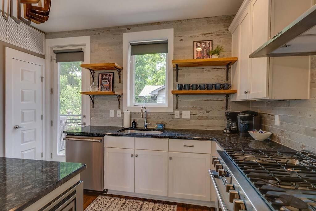 Walkable Hotspot Bars Nearby Broadway Close Holiday home *