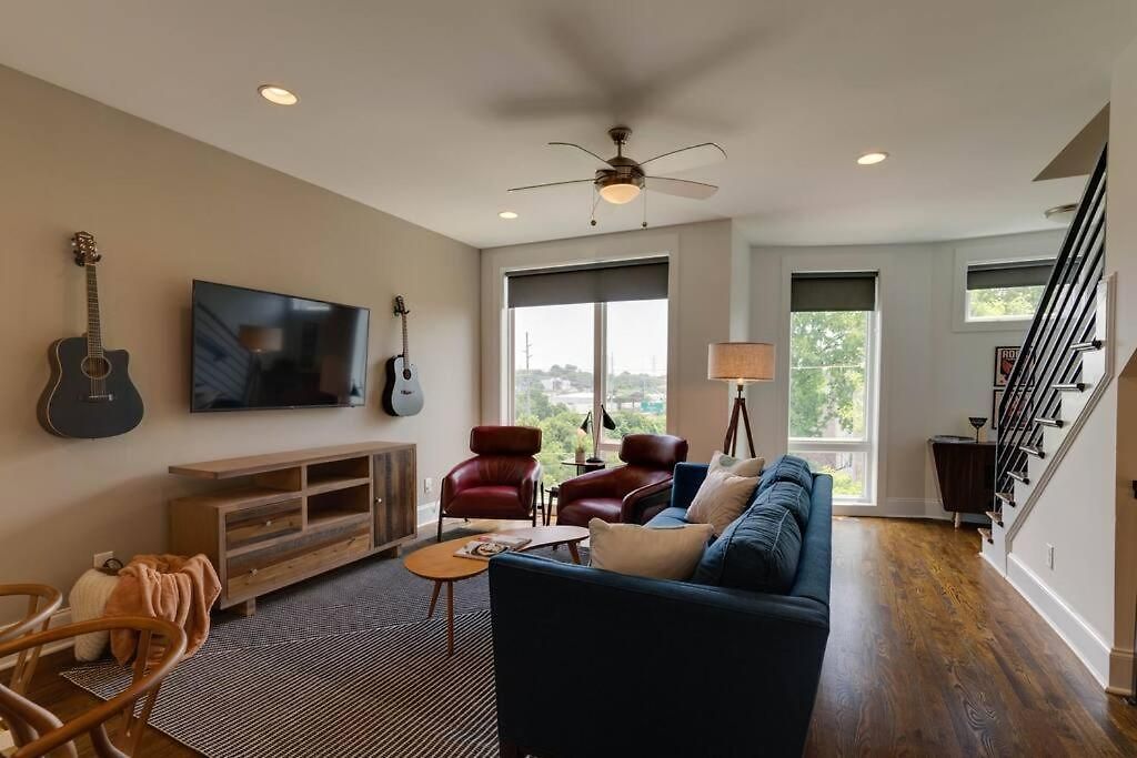 Walkable Hotspot Bars Nearby Broadway Close Holiday home