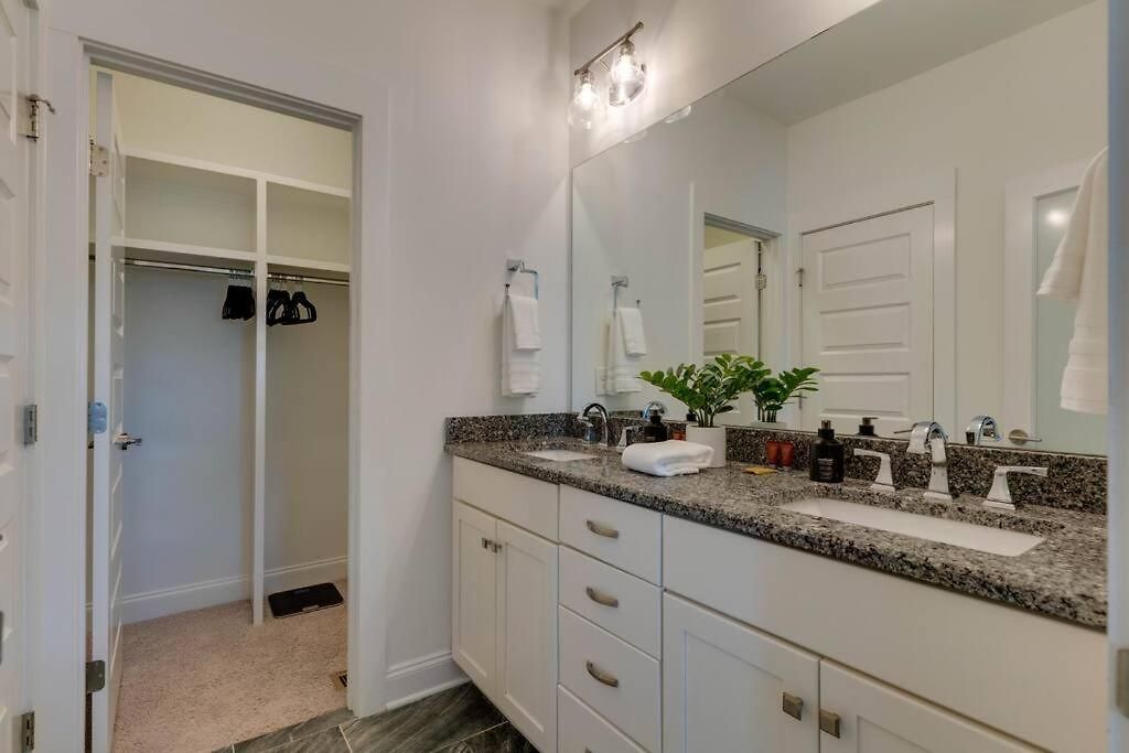 Holiday home Walkable Hotspot Bars Nearby Broadway Close *