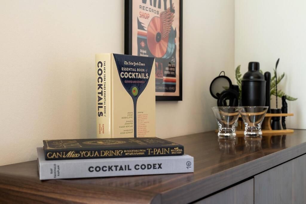 Walkable Hotspot Bars Nearby Broadway Close Nashville