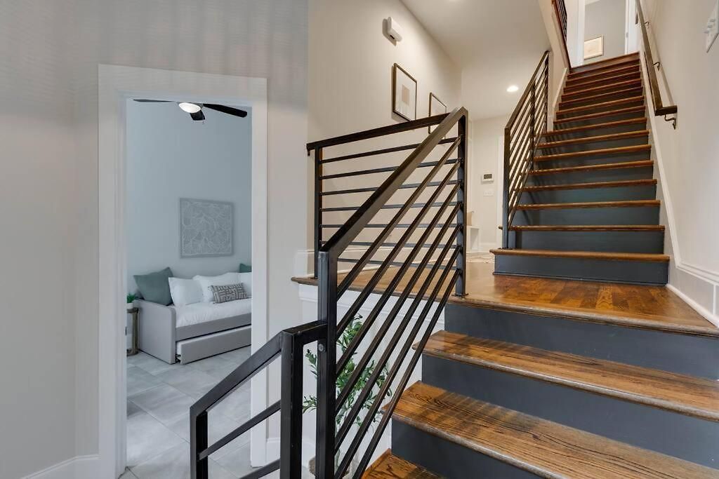 Unforgettable Townhome-close To Broadway-10 Beds! *