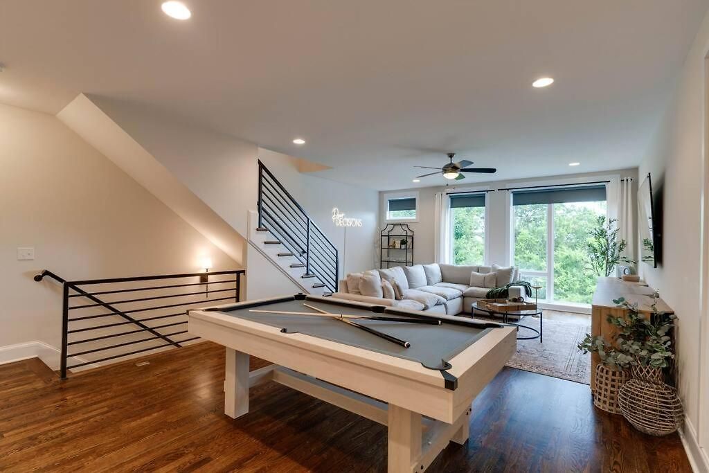 Unforgettable Townhome-close To Broadway-10 Beds!