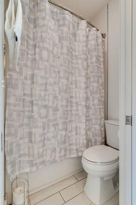 Epic Location- Steps From 12th S, Sleep12 Holiday home