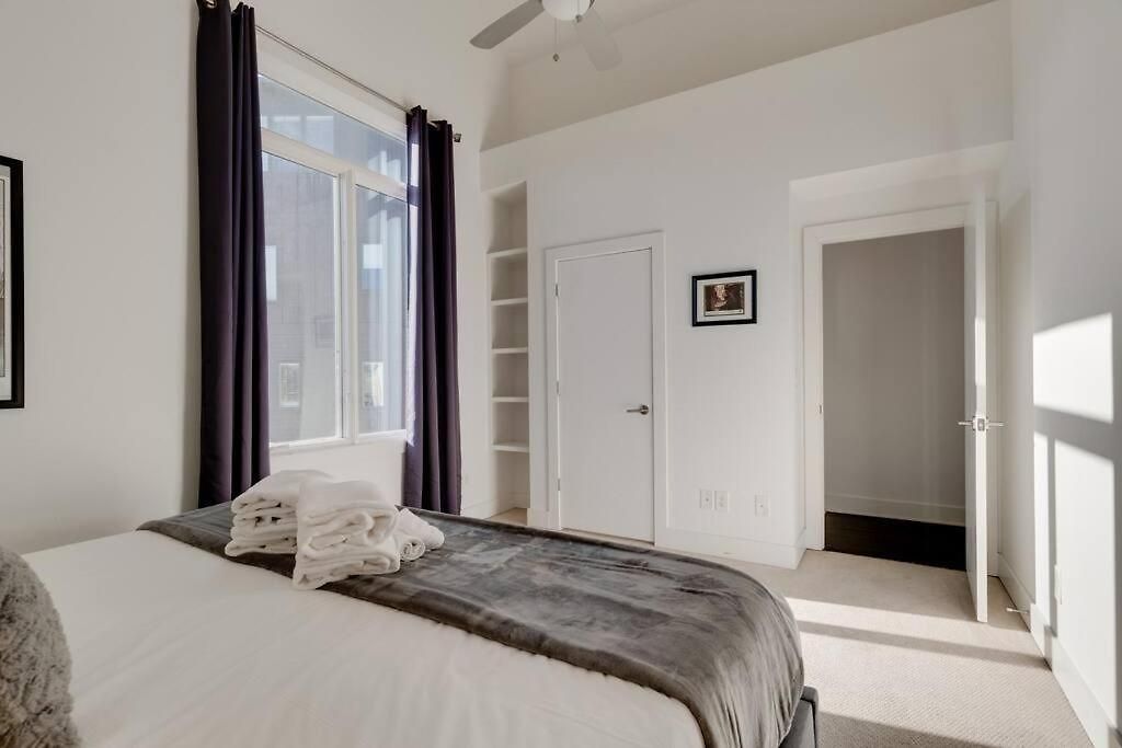 Holiday home Epic Location- Steps From 12th S, Sleep12