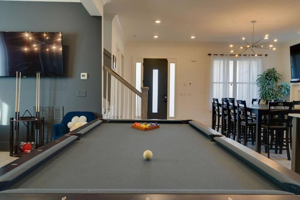 Spacious Only 2 Mi To Broadway Holiday home *