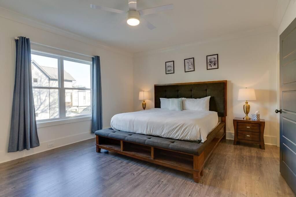 Spacious Only 2 Mi To Broadway Holiday home