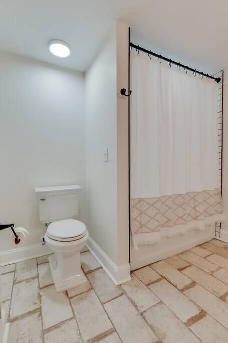 Newly Remodeled! Beautiful 3bd In East Nash! Holiday home Nashville