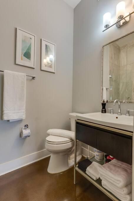 Luxury Townhome! Rooftop-game Room! Near Broadway! Holiday home Nashville