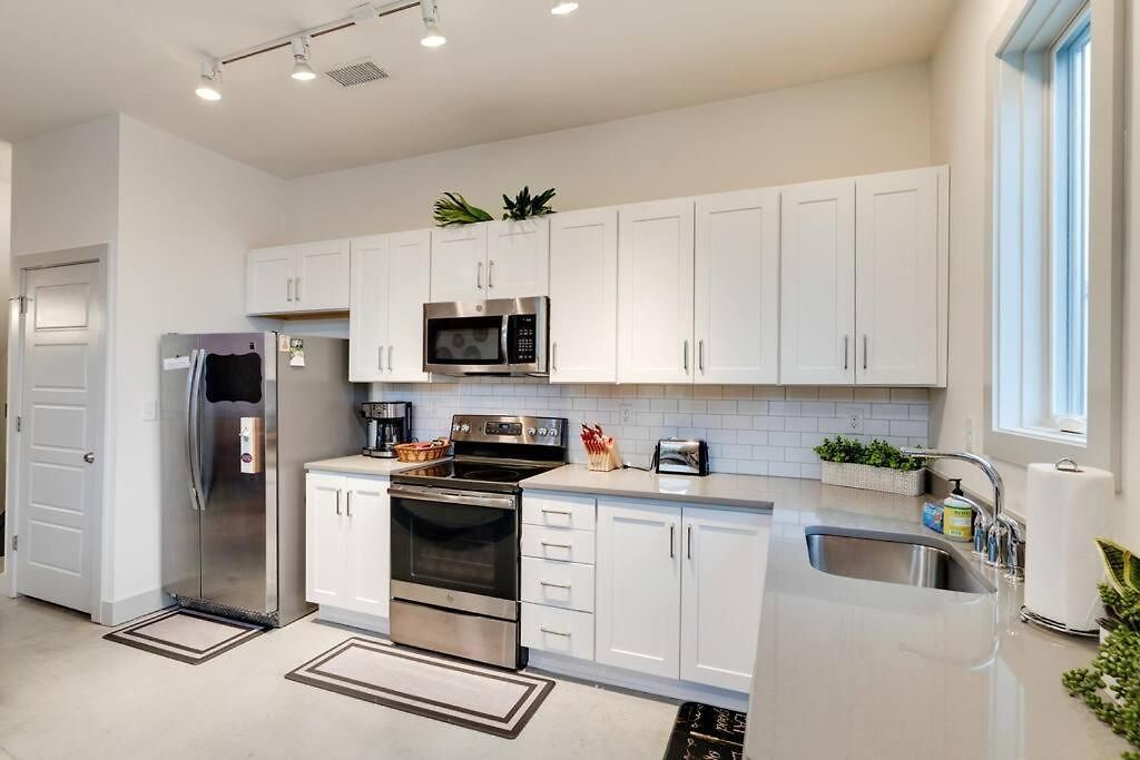 Chic Condo, 2mi To Downtown, Sleeps 8, By Geodis Apartment