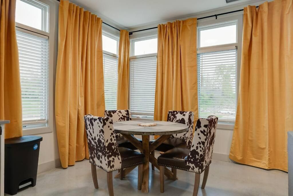 Apartment Chic Condo, 2mi To Downtown, Sleeps 8, By Geodis *