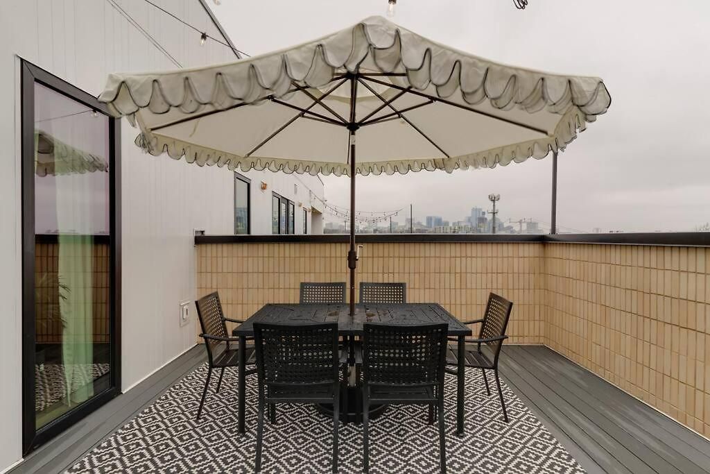 Apartment Top Floor Neo Suite, Walk To Broadway & Views *