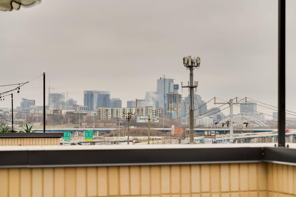 Apartment Top Floor Neo Suite, Walk To Broadway & Views
