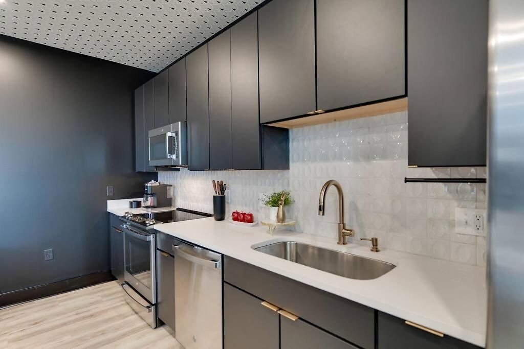 Top Floor Neo Suite, Walk To Broadway & Views Apartment Nashville