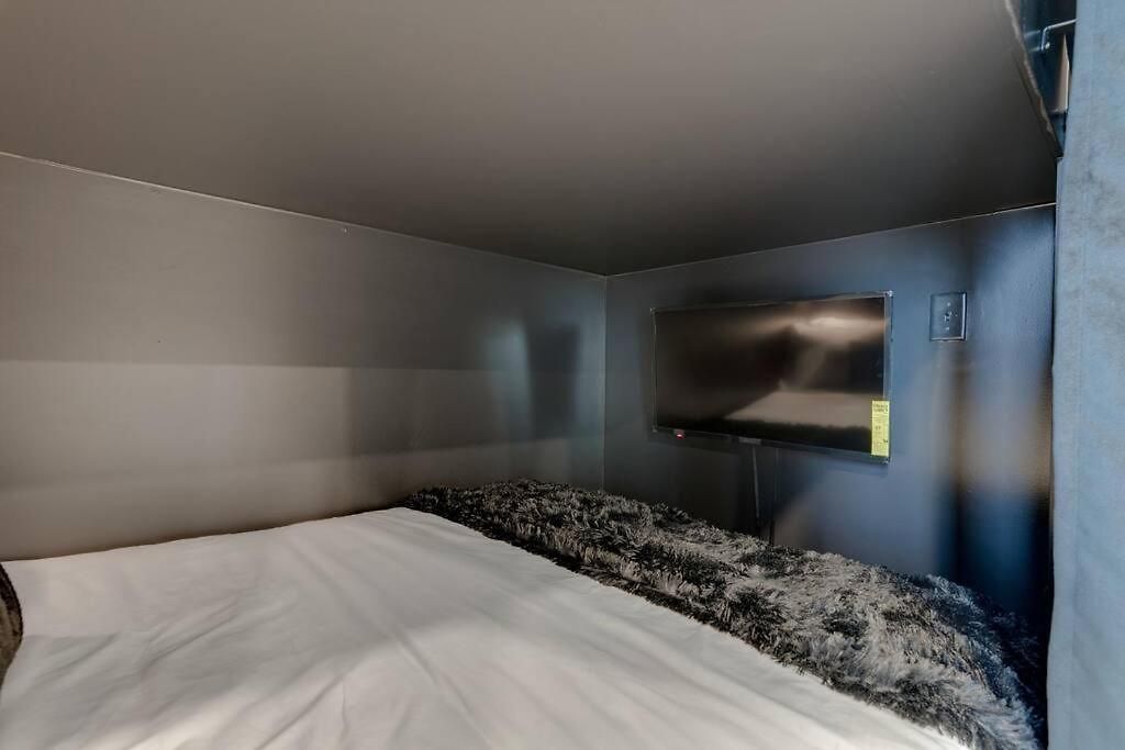 Apartment Top Floor Neo Suite, Walk To Broadway & Views