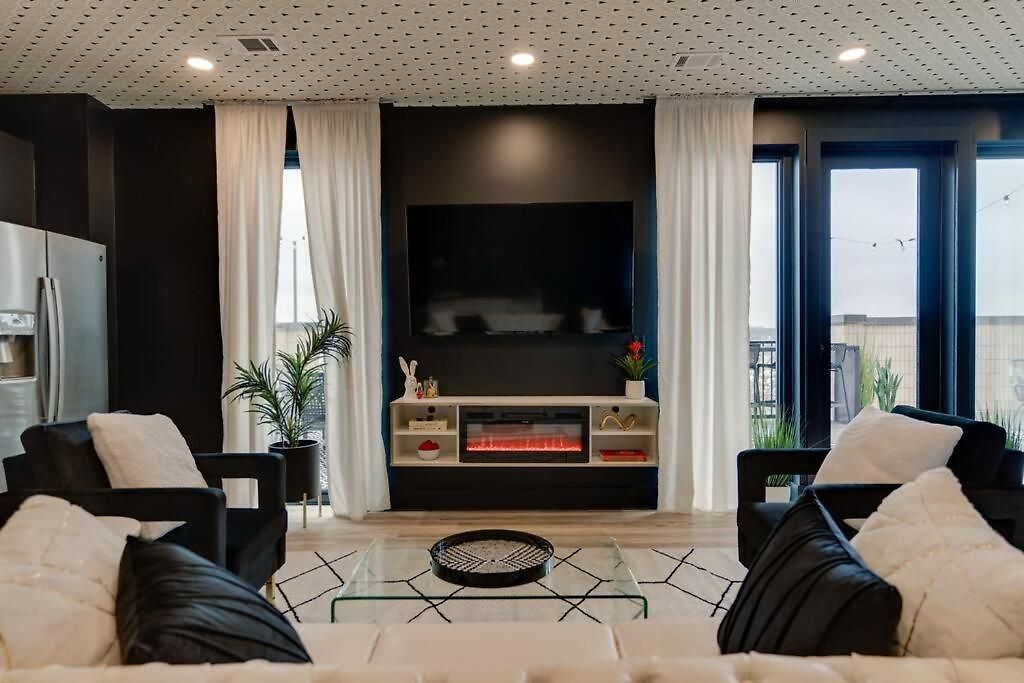 Top Floor Neo Suite, Walk To Broadway & Views Apartment Nashville