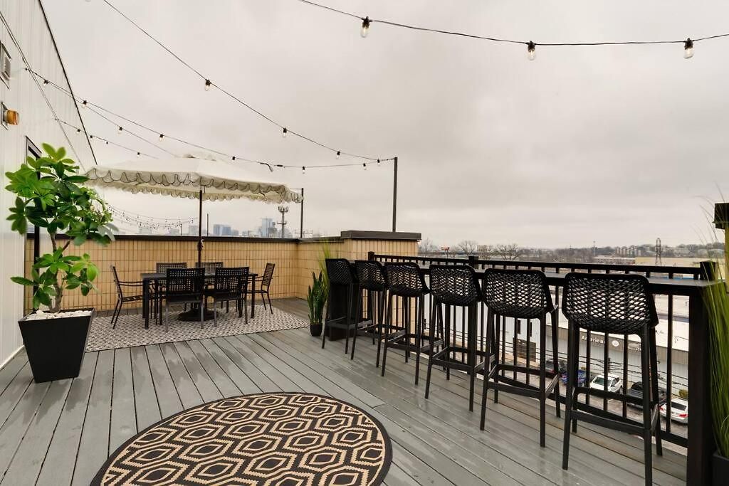 Top Floor Neo Suite, Walk To Broadway & Views Apartment Nashville