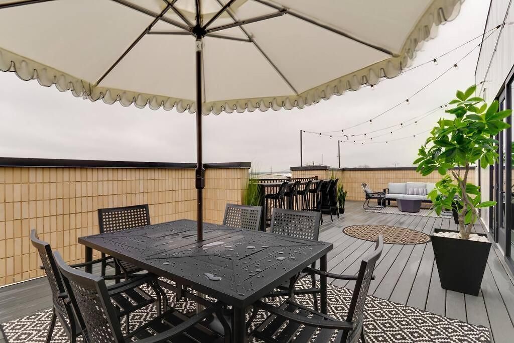 Top Floor Neo Suite, Walk To Broadway & Views *