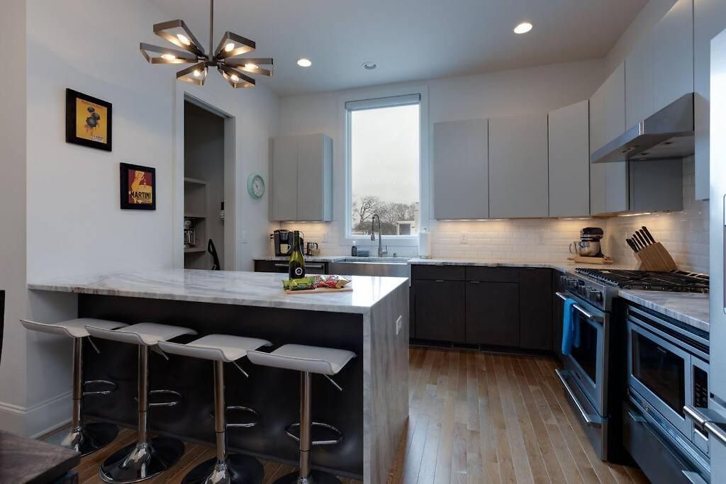 Beautiful 3 Bedroom! Near Broadway-12th S-gulch Holiday home Nashville