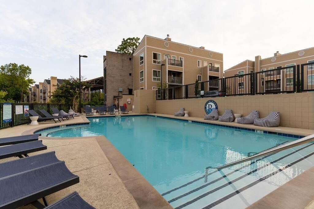 Apartment Splash & Explore Riverfront Near Broadway