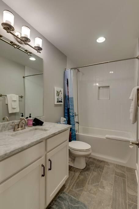 3 Bedroom Home- Huge Yard For Pets 4 Miles To Broadway Holiday home Nashville