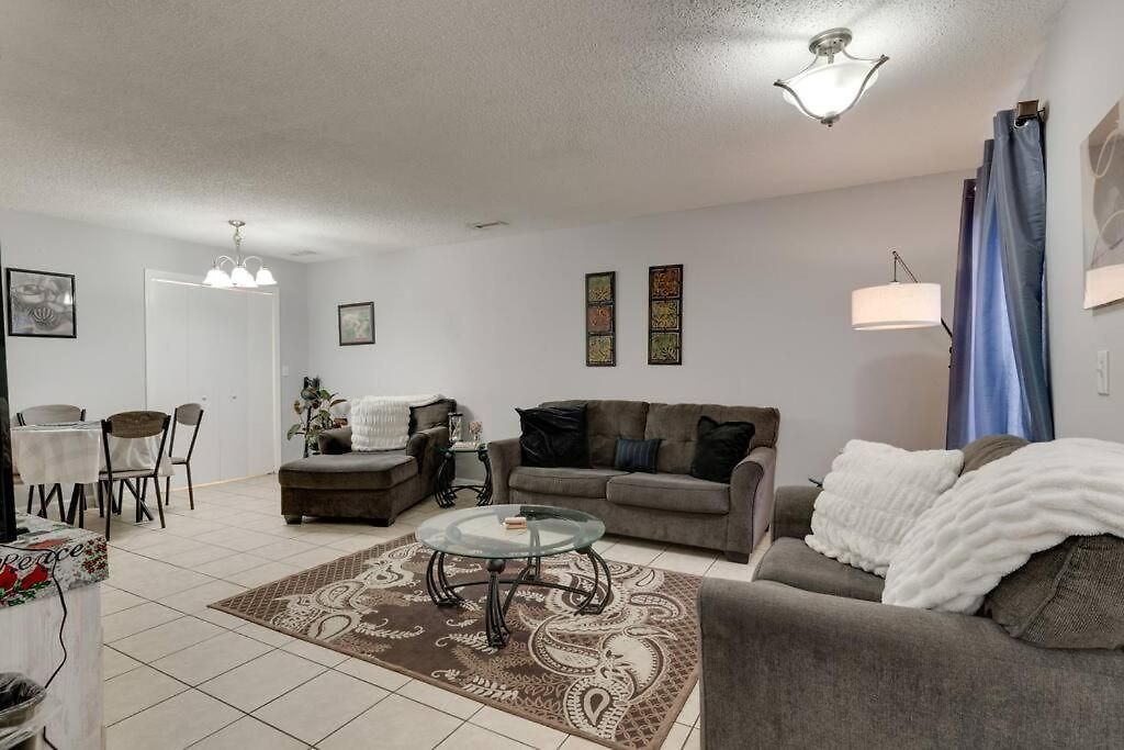 Lovely 2 Bdr With Balcony 2m To Broadway Apartment