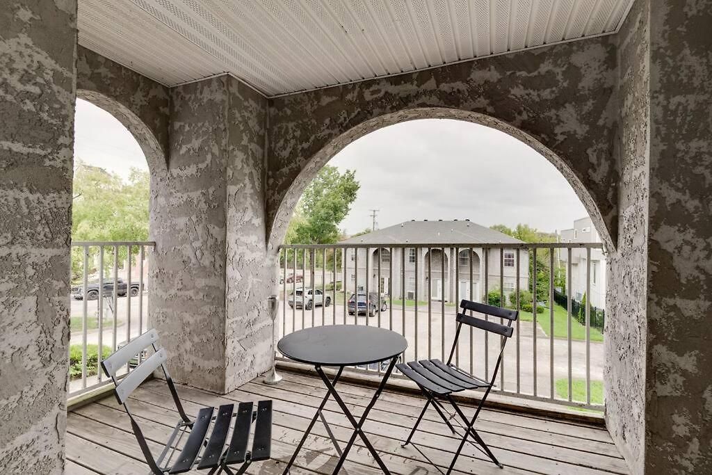 Apartment Lovely 2 Bdr With Balcony 2m To Broadway