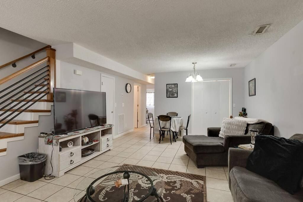 Apartment Lovely 2 Bdr With Balcony 2m To Broadway *