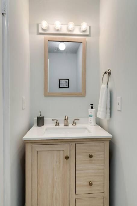 Beautiful 3 Bedroom- Free Parking 2m To Broadway * Nashville