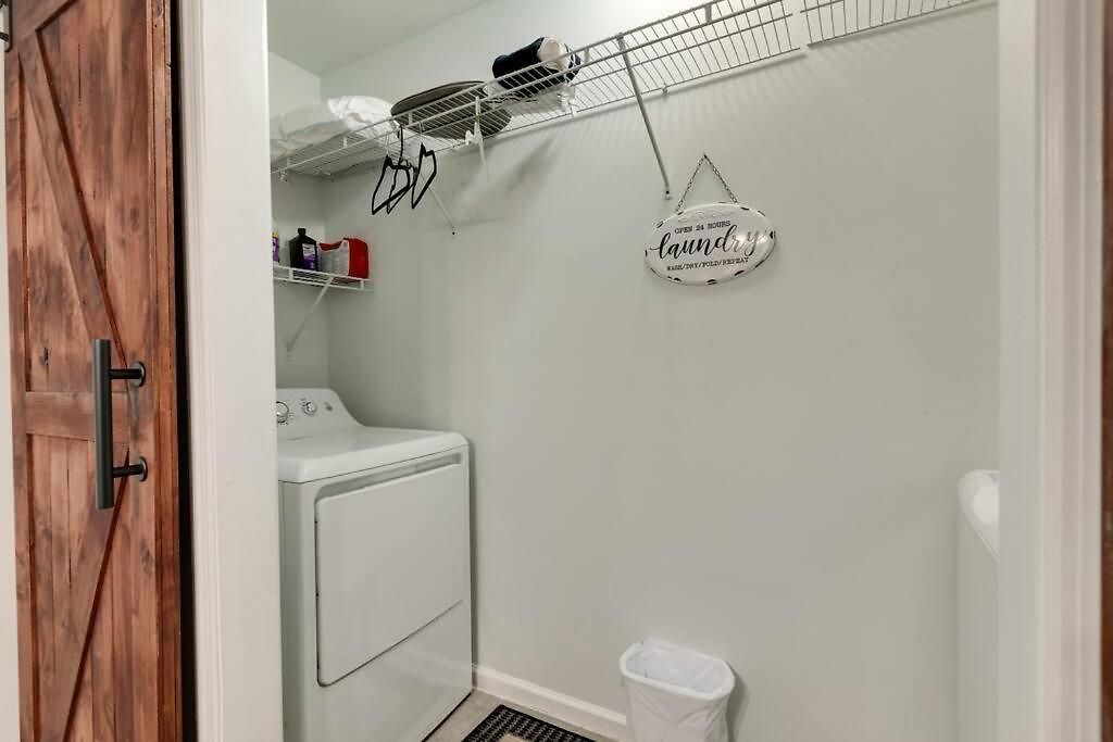 Beautiful 3 Bedroom- Free Parking 2m To Broadway Apartment Nashville