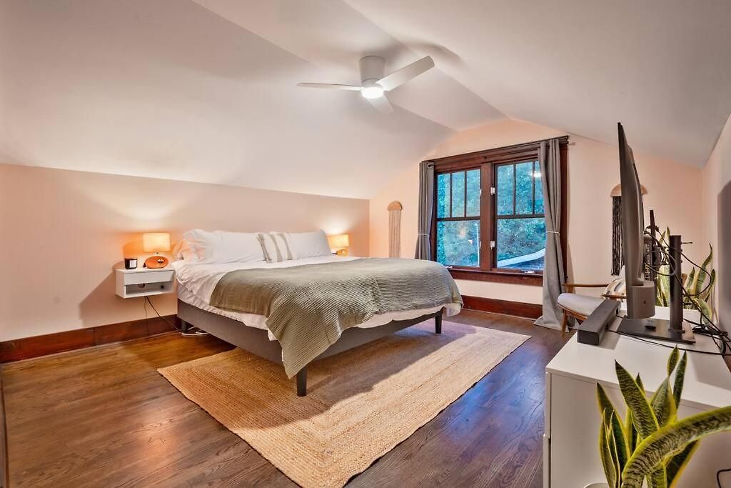 Bright In Hip East Walk To 5 Points - Only 2 Miles To Downtown * Nashville