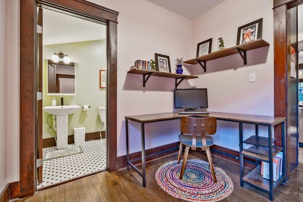 Bright In Hip East Walk To 5 Points - Only 2 Miles To Downtown Holiday home *
