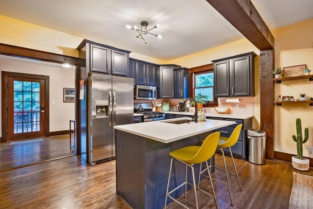 Bright In Hip East Walk To 5 Points - Only 2 Miles To Downtown
