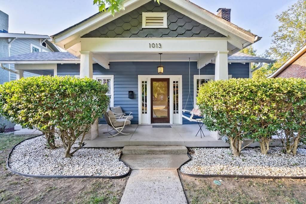 Holiday home Bright In Hip East Walk To 5 Points - Only 2 Miles To Downtown