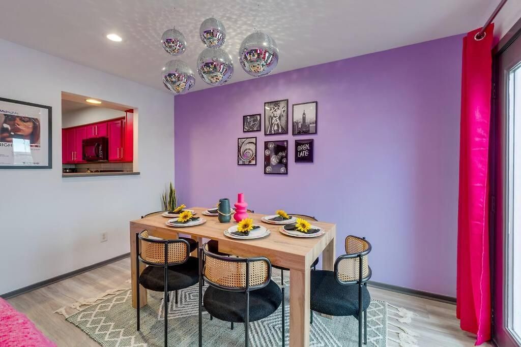 Vibrant Riverfront 2bd With A Pool Apartment Nashville