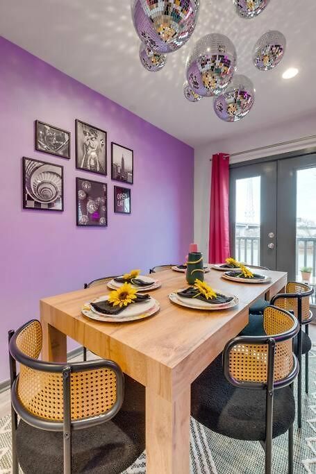 Vibrant Riverfront 2bd With A Pool Nashville