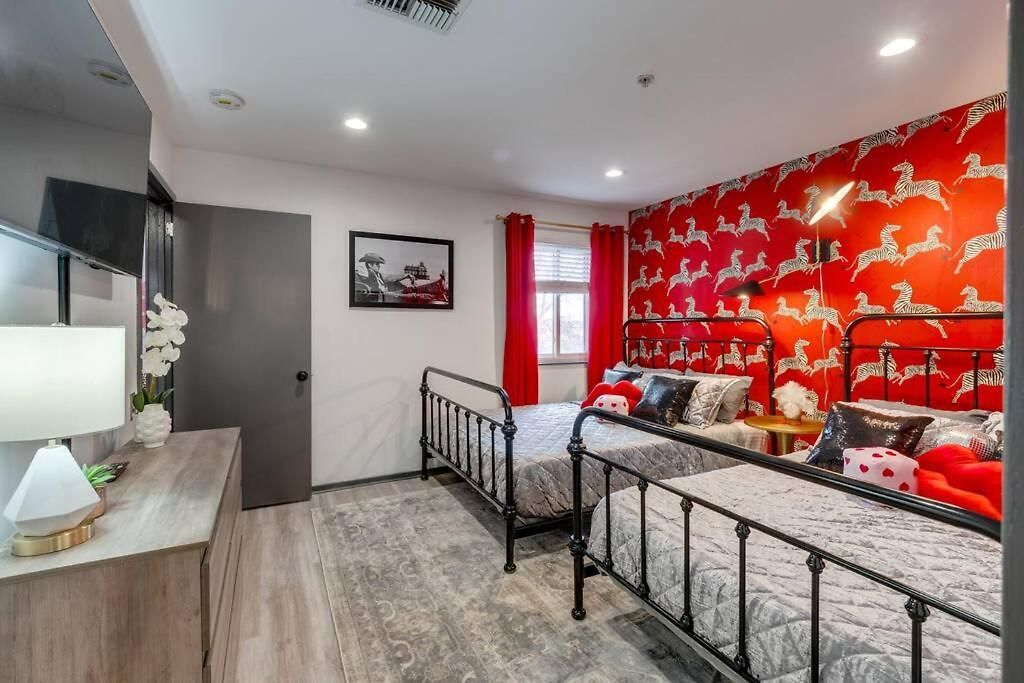 Apartment Vibrant Riverfront 2bd With A Pool Nashville