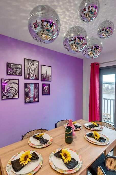 Vibrant Riverfront 2bd With A Pool Apartment *