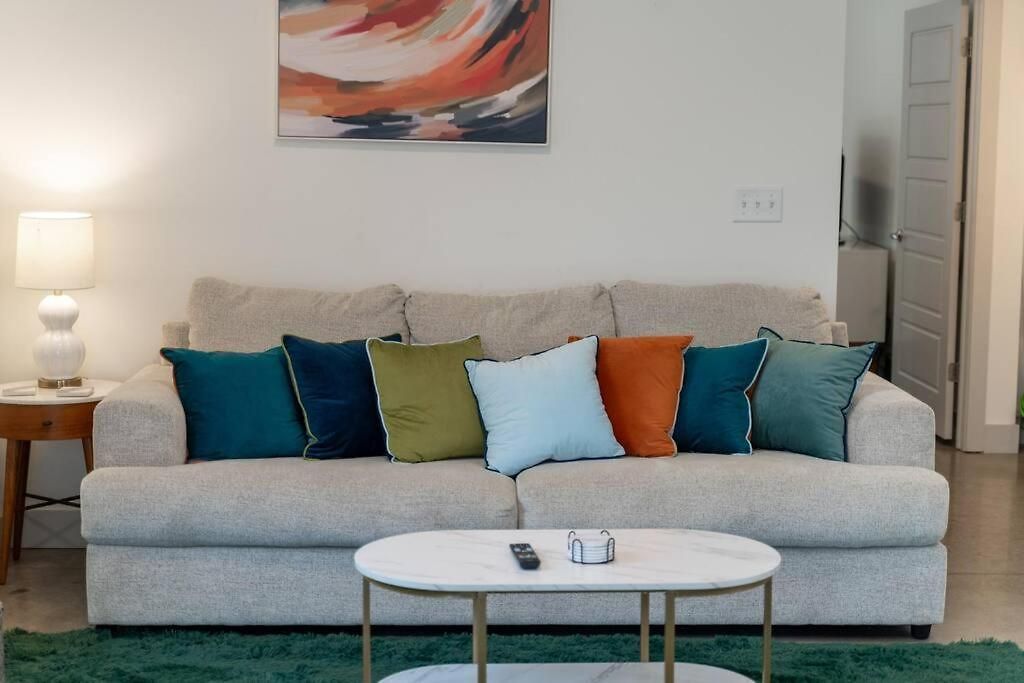 Urban Oasis Spacious King Bed Free Parking Apartment Nashville