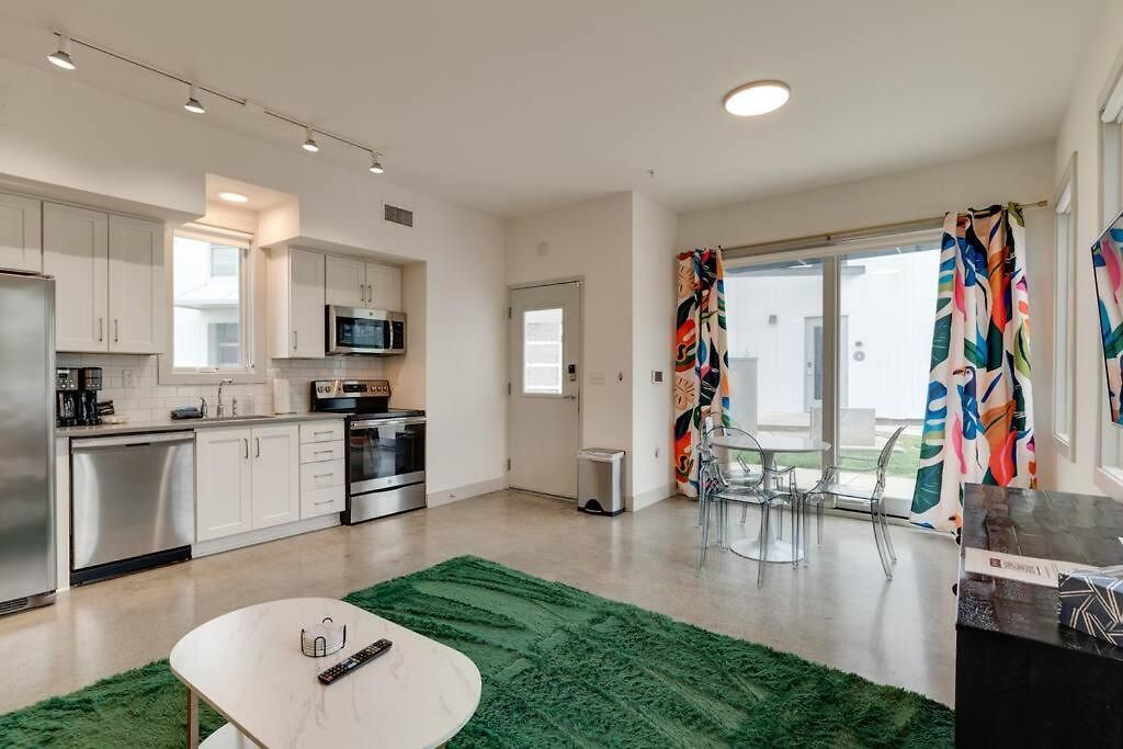 Urban Oasis Spacious King Bed Free Parking Apartment Nashville