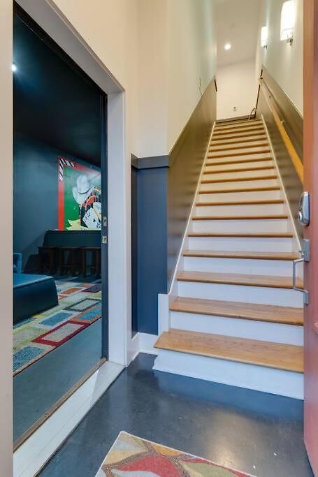 Renovated Pink Palace, Walkable Location Nashville