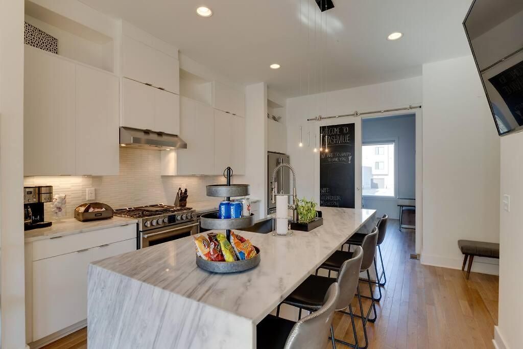 Renovated Pink Palace, Walkable Location