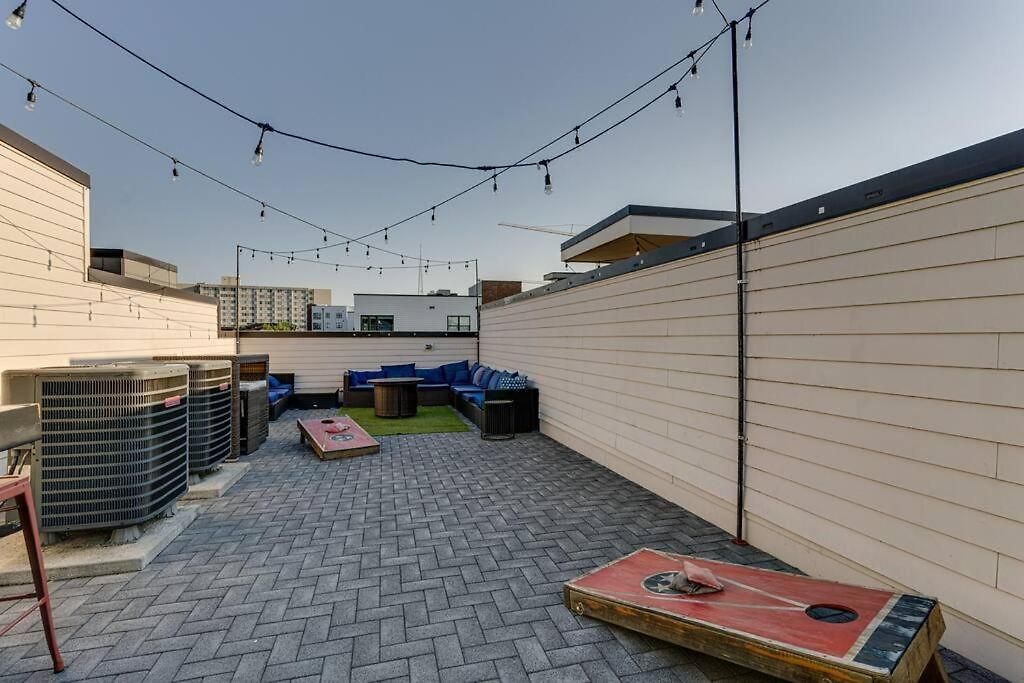 Renovated Pink Palace, Walkable Location Holiday home *