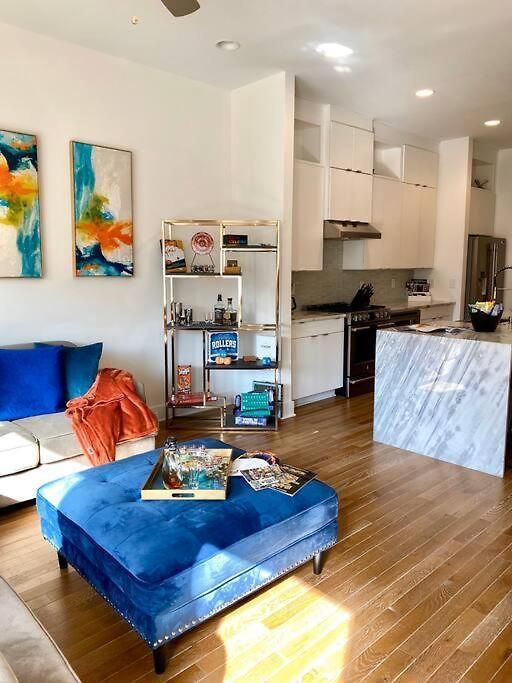Renovated Pink Palace, Walkable Location Holiday home *