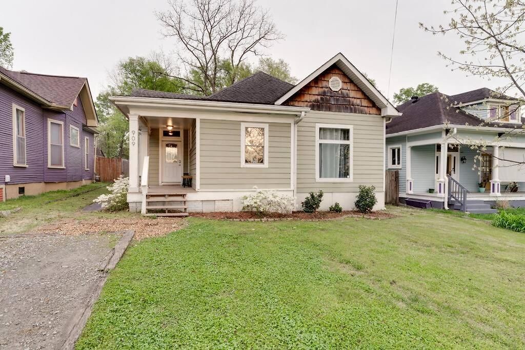 Walkable East Nash 3br With Big Yard Near Local Eats Holiday home