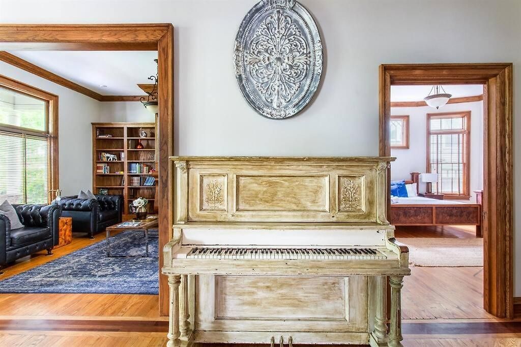 Prime Location In 12south, Walkable To Shopping & Dining