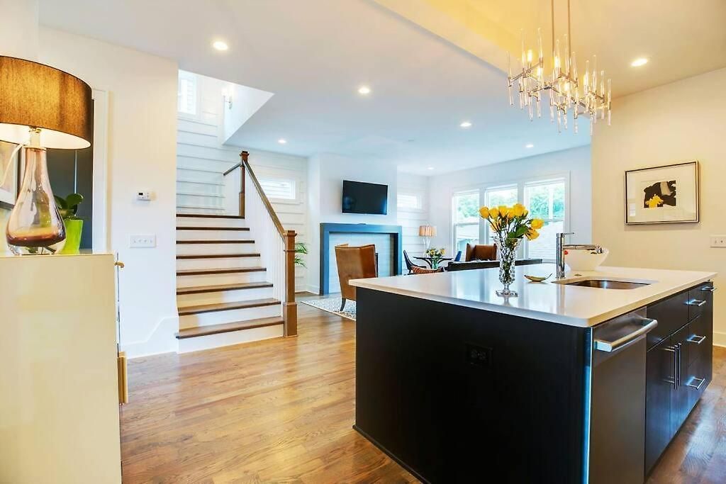 Rooftop, Walk To Restaurants, Printers Alley, Downtown Holiday home