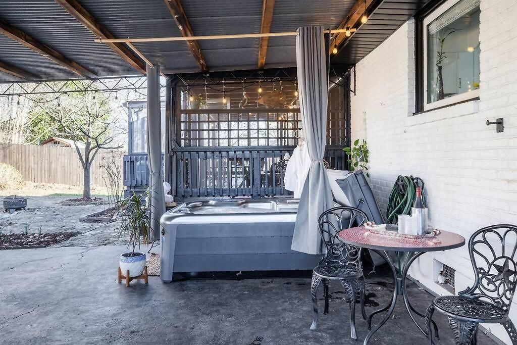 Hot Tub, Ev, Minutes To Opry, Airport & Broadway Holiday home Nashville